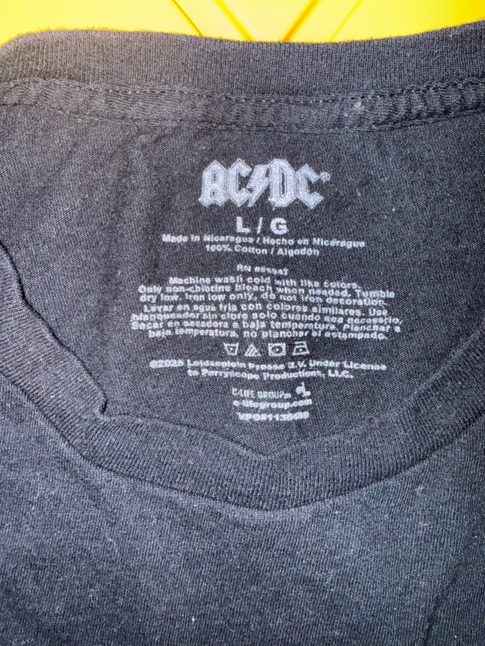 AC/DC Back in Black Graphic Band T-Shirt Black Large Rock Tee 🎸 - Picture 2 of 2